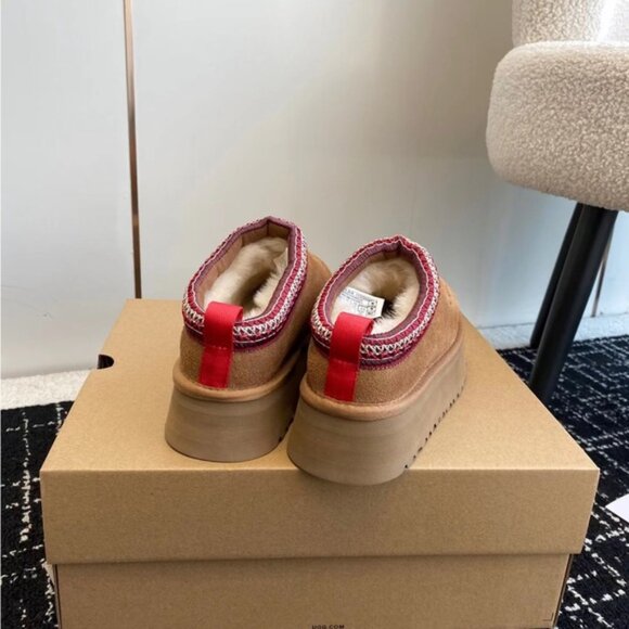 Ugg Tazz platform slippers in Chestnut - Picture 5 of 9